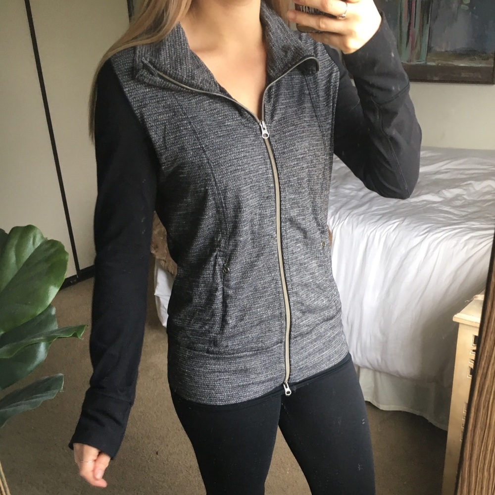 🍋LuluLemon Gray / Black Yoga Jacket